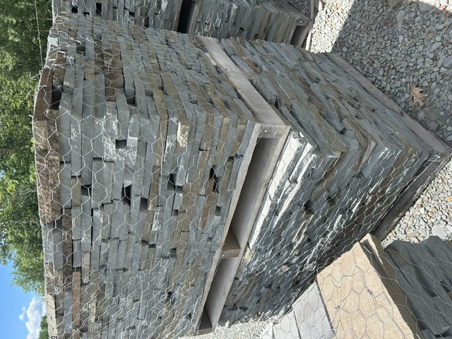 Lot #3: 2 pallets 1" Gauged Colonial Wallstone